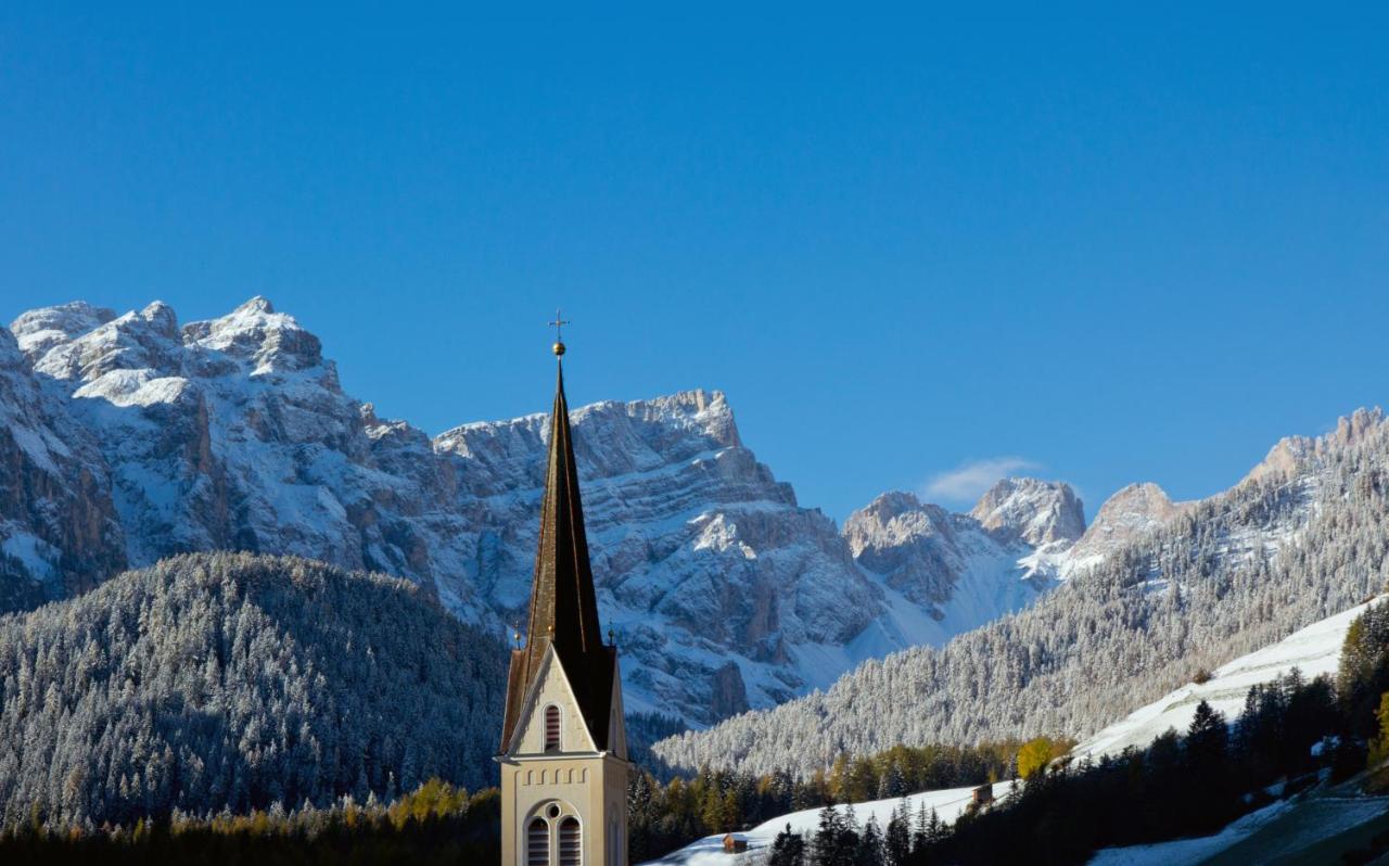 Berghotel Sanvi San Martino in Badia Bagian luar foto