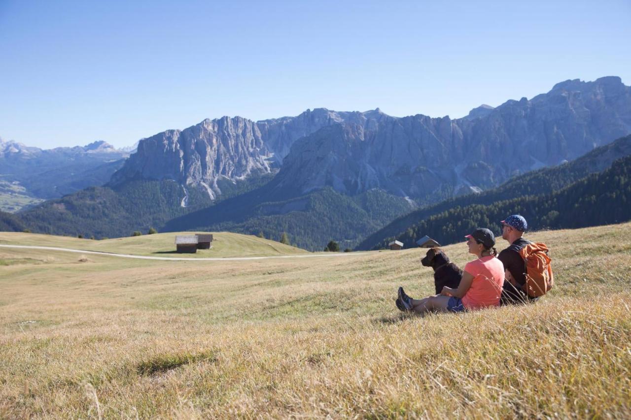 Berghotel Sanvi San Martino in Badia Bagian luar foto