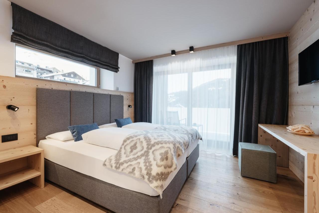 Berghotel Sanvi San Martino in Badia Bagian luar foto