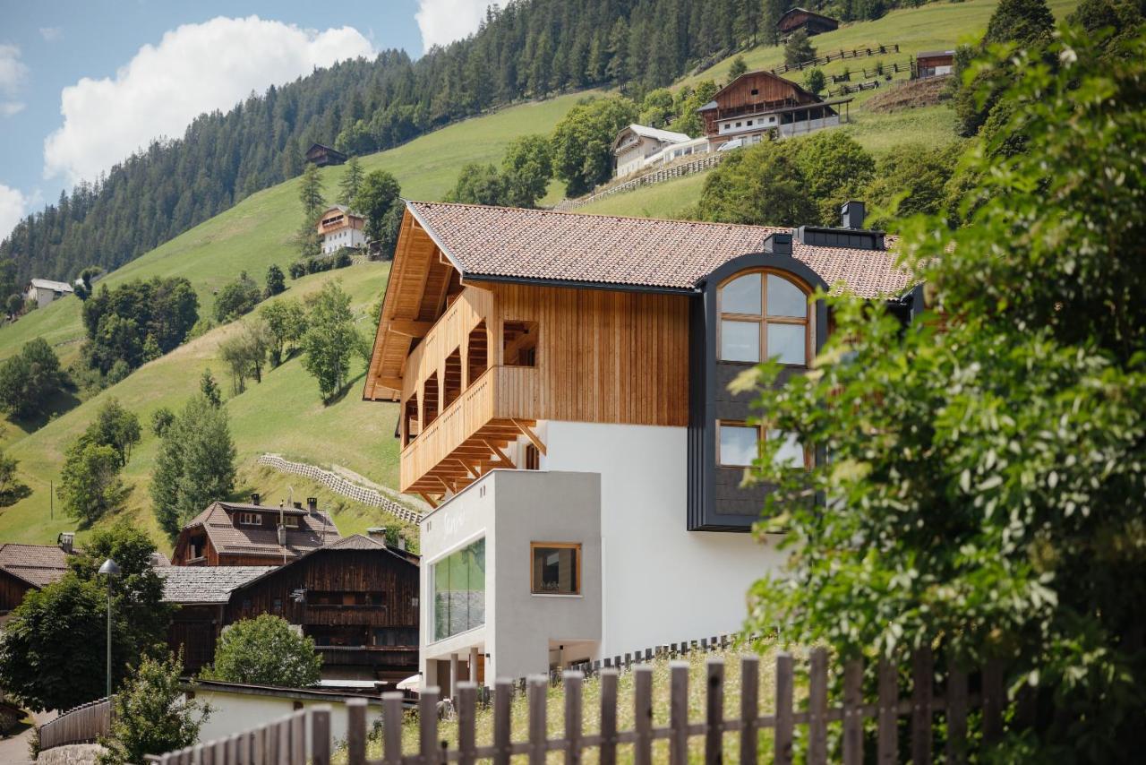 Berghotel Sanvi San Martino in Badia Bagian luar foto